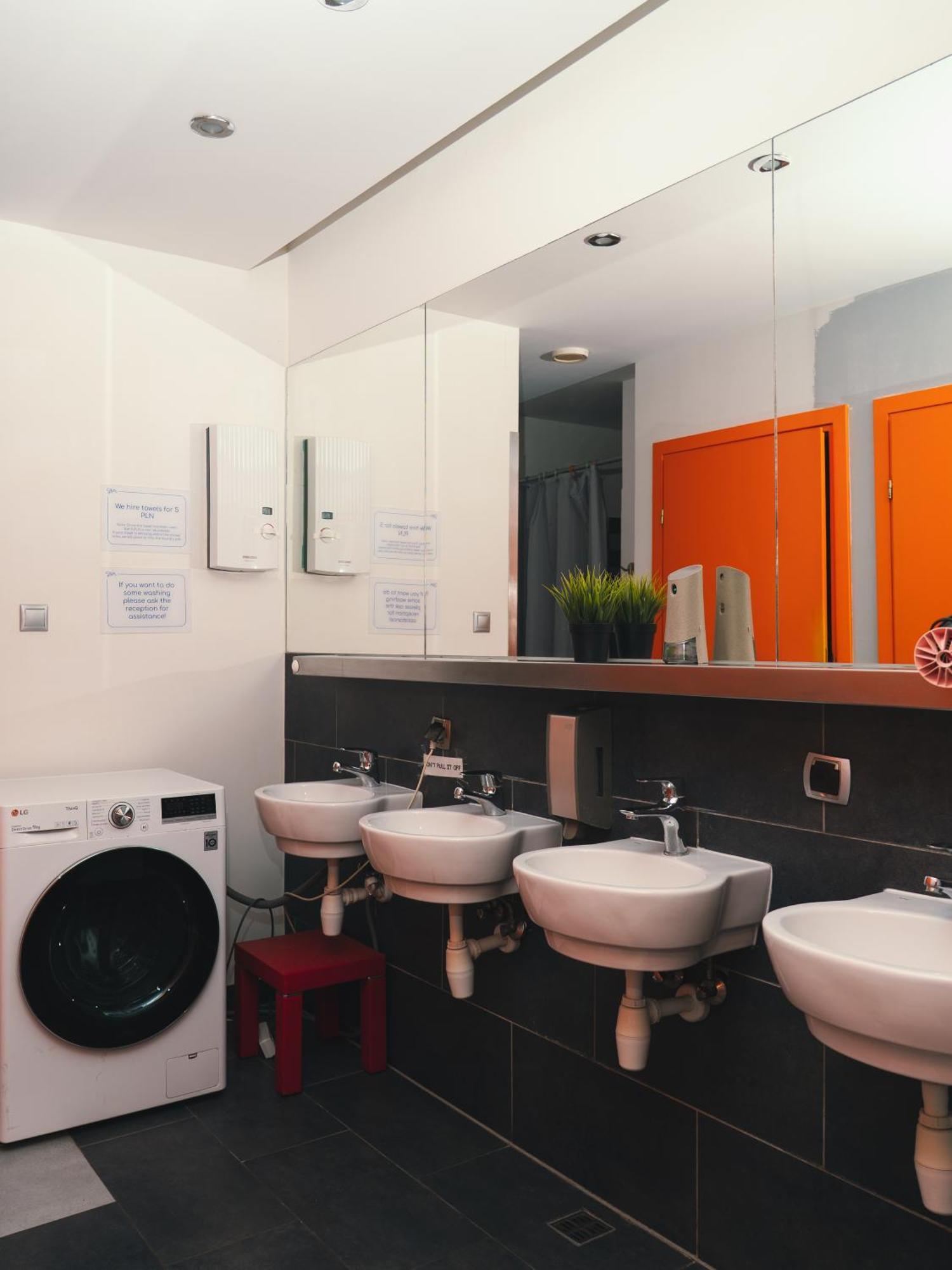 Lazemaze Hostel Krakow Bagian luar foto